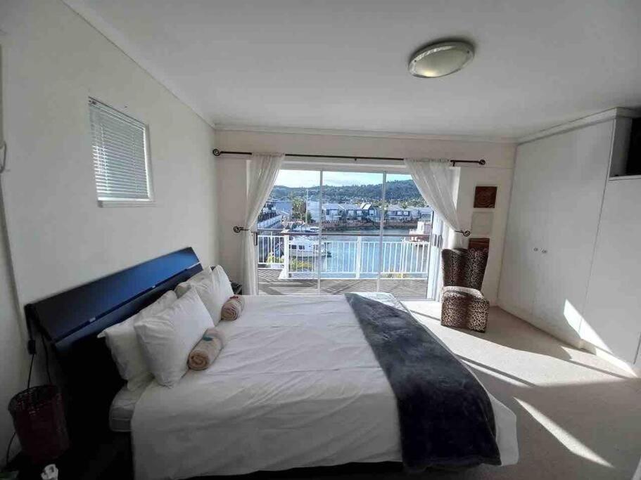 Waterfront - 1 South Quay Lovely Two Bed On Water Книсна Екстер'єр фото