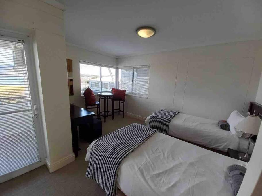Waterfront - 1 South Quay Lovely Two Bed On Water Книсна Екстер'єр фото