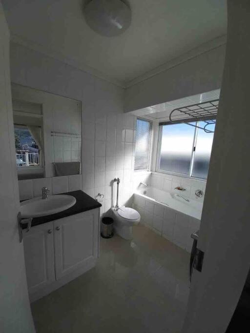 Waterfront - 1 South Quay Lovely Two Bed On Water Книсна Екстер'єр фото