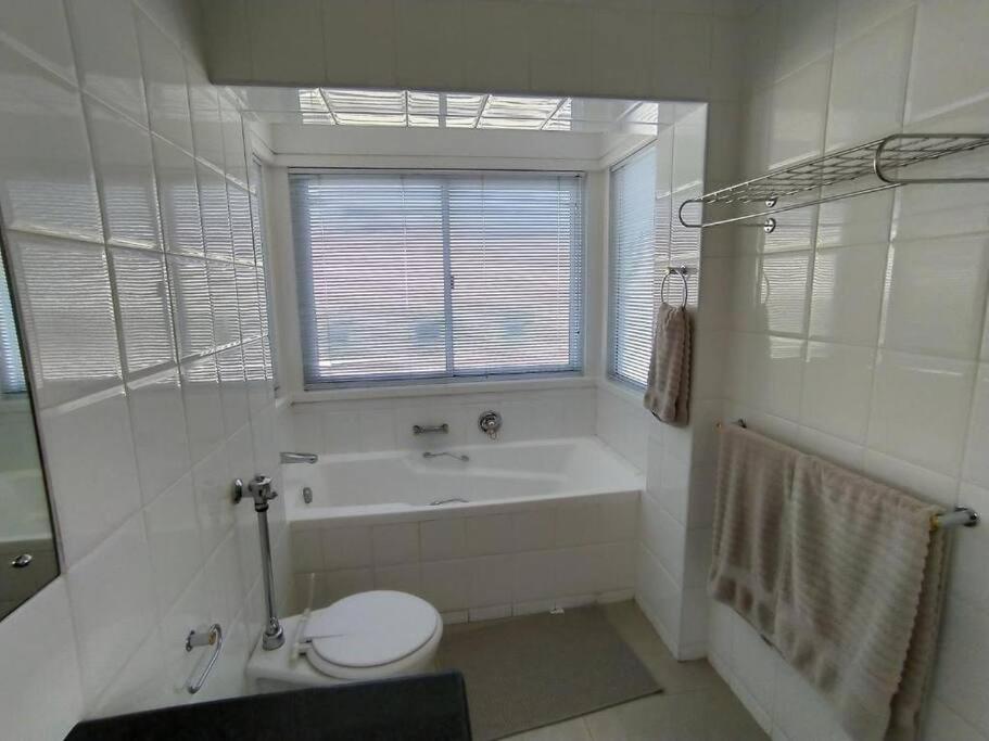 Waterfront - 1 South Quay Lovely Two Bed On Water Книсна Екстер'єр фото